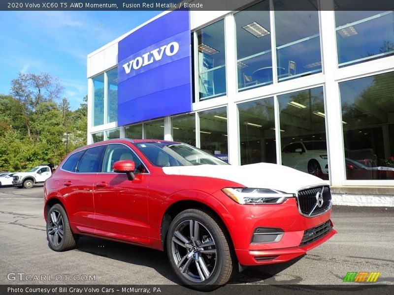 Front 3/4 View of 2020 XC60 T5 AWD Momentum