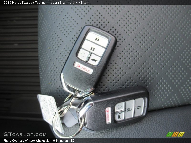 Modern Steel Metallic / Black 2019 Honda Passport Touring