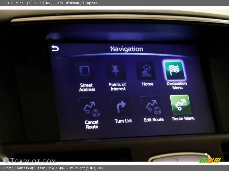 Controls of 2019 Q70 3.7X LUXE