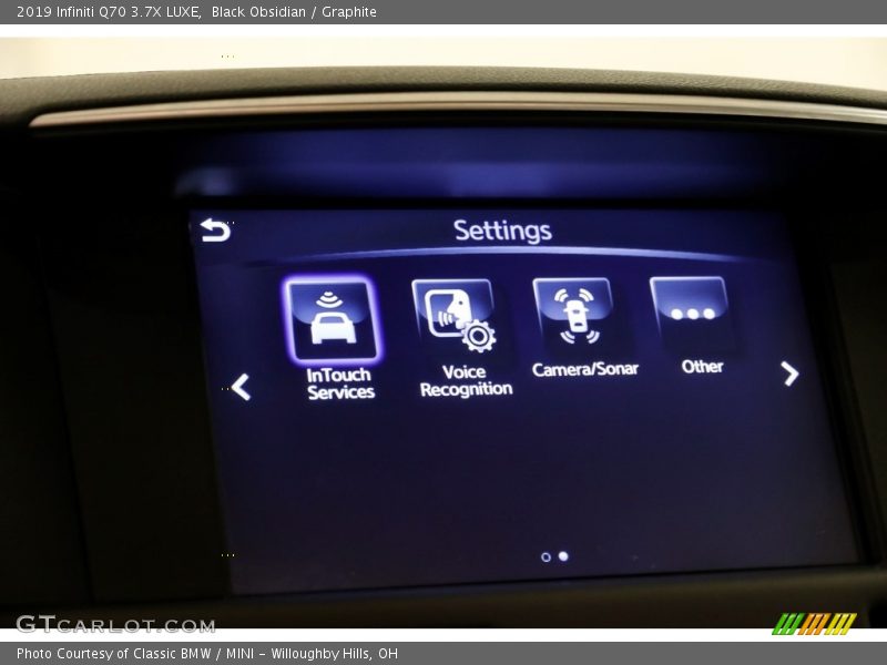 Controls of 2019 Q70 3.7X LUXE
