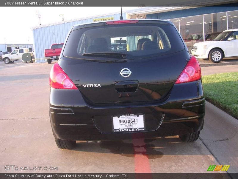 Super Black / Charcoal 2007 Nissan Versa S