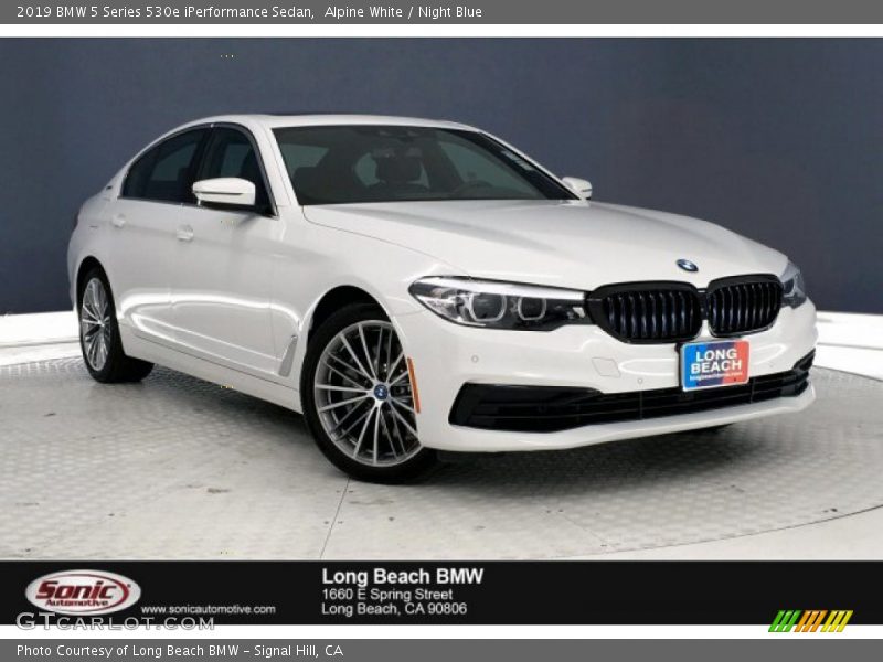 Alpine White / Night Blue 2019 BMW 5 Series 530e iPerformance Sedan