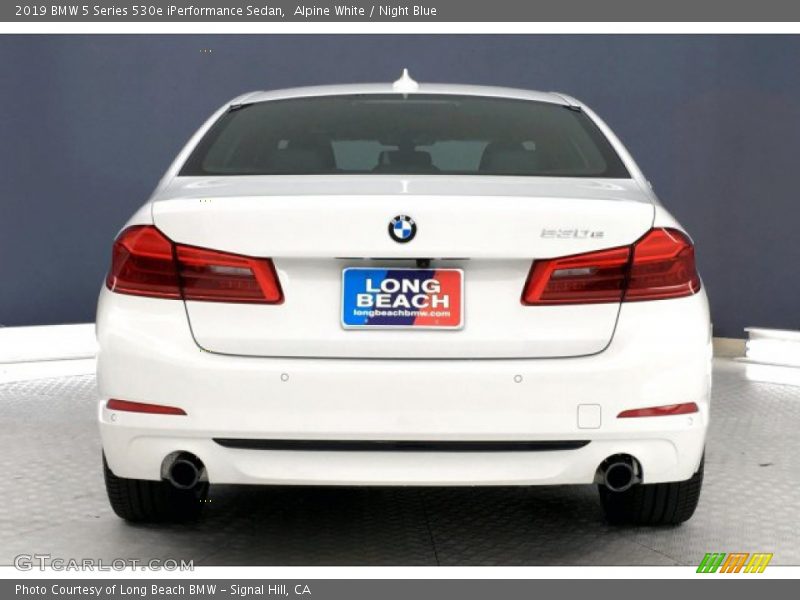 Alpine White / Night Blue 2019 BMW 5 Series 530e iPerformance Sedan