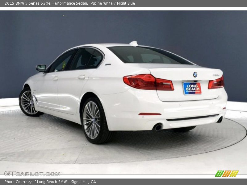 Alpine White / Night Blue 2019 BMW 5 Series 530e iPerformance Sedan