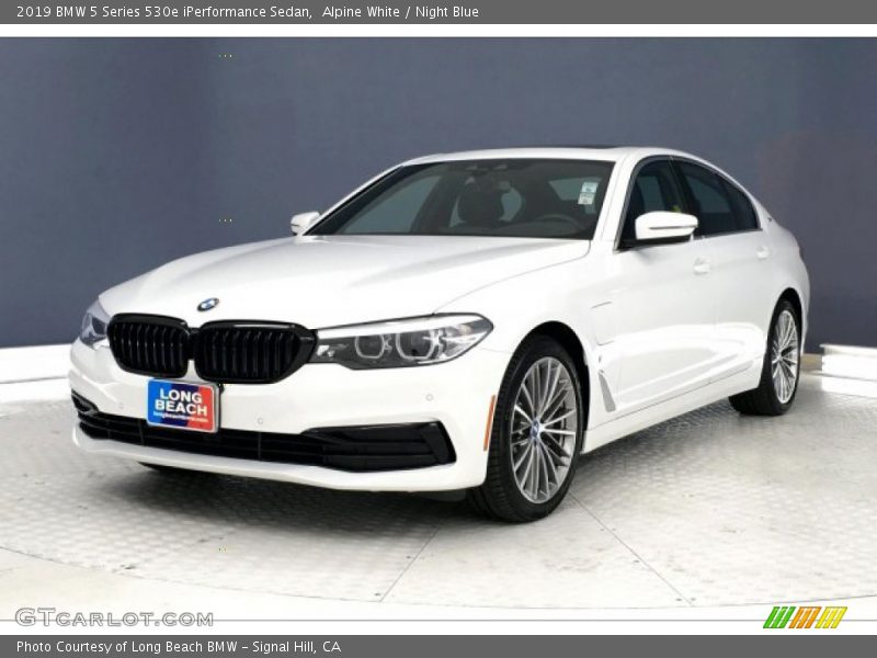 Alpine White / Night Blue 2019 BMW 5 Series 530e iPerformance Sedan