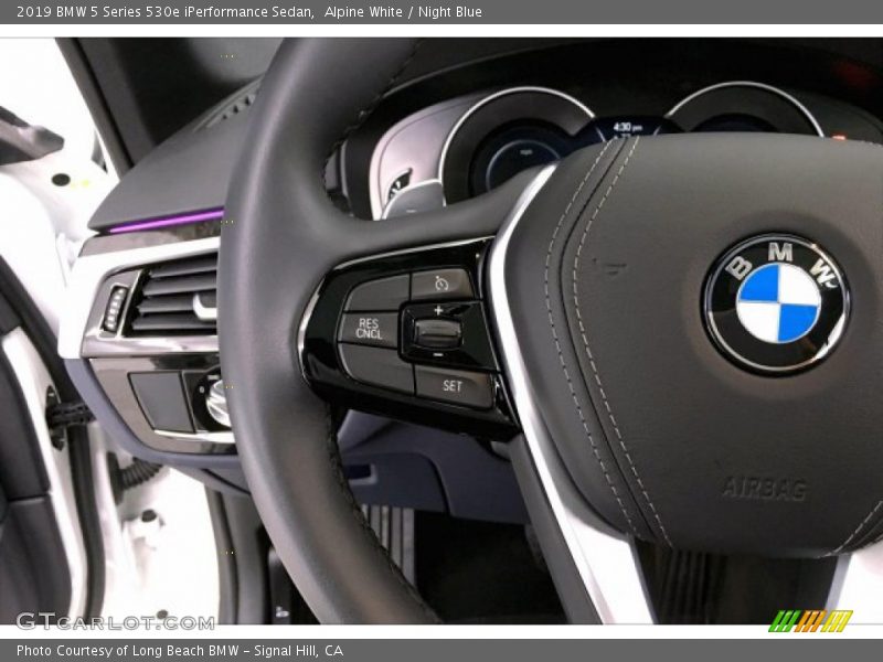 Alpine White / Night Blue 2019 BMW 5 Series 530e iPerformance Sedan