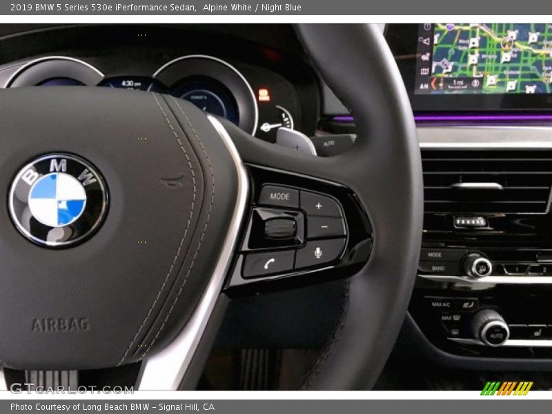 Alpine White / Night Blue 2019 BMW 5 Series 530e iPerformance Sedan