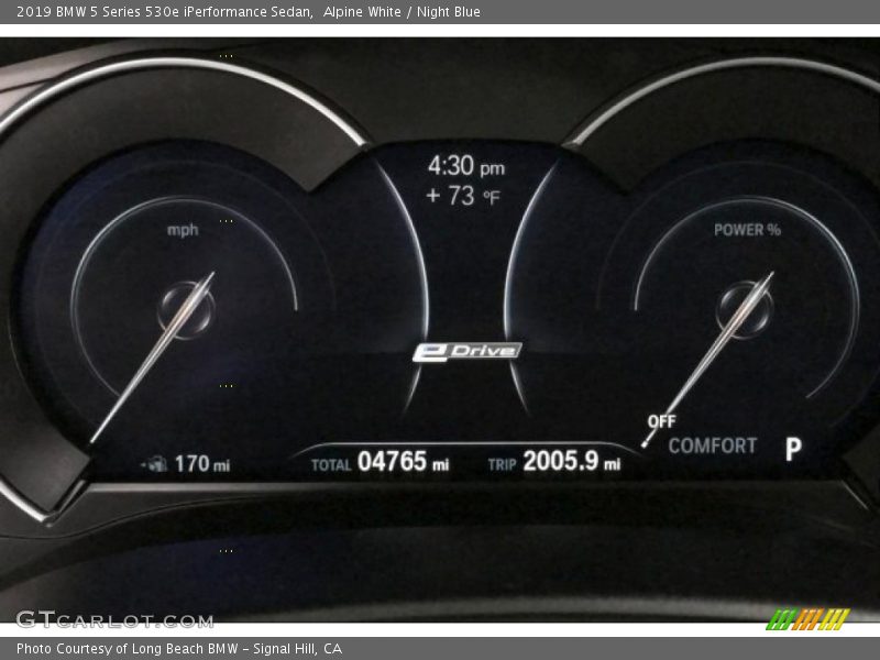 Alpine White / Night Blue 2019 BMW 5 Series 530e iPerformance Sedan