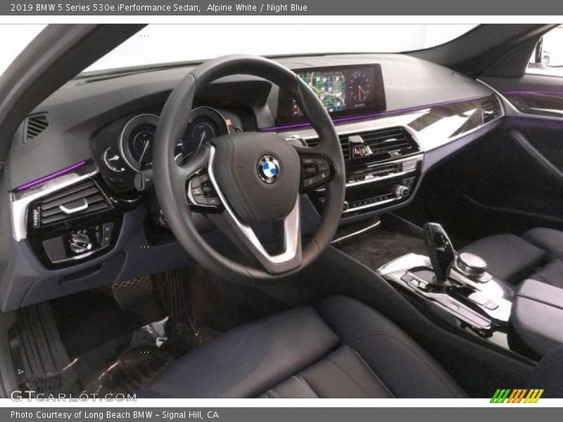 Alpine White / Night Blue 2019 BMW 5 Series 530e iPerformance Sedan