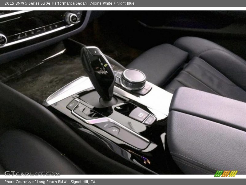 Alpine White / Night Blue 2019 BMW 5 Series 530e iPerformance Sedan