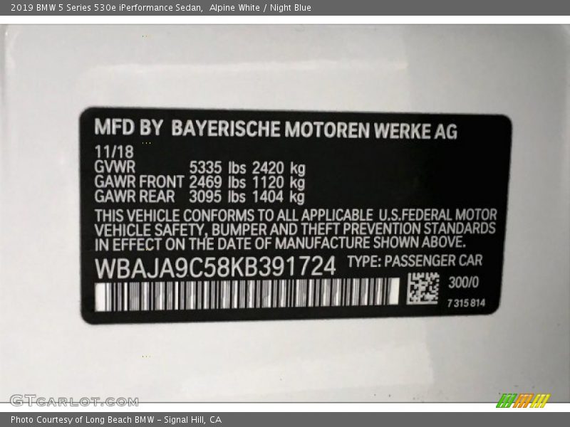 Alpine White / Night Blue 2019 BMW 5 Series 530e iPerformance Sedan