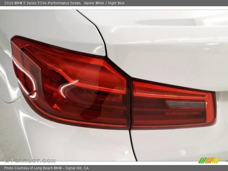 Alpine White / Night Blue 2019 BMW 5 Series 530e iPerformance Sedan