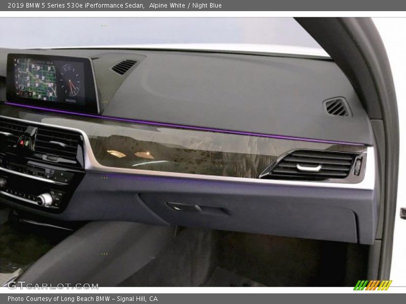 Alpine White / Night Blue 2019 BMW 5 Series 530e iPerformance Sedan