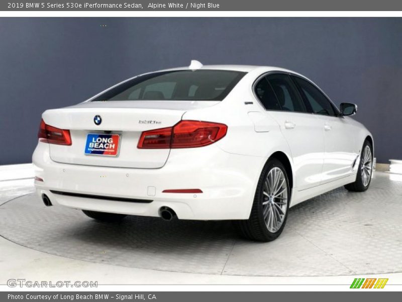 Alpine White / Night Blue 2019 BMW 5 Series 530e iPerformance Sedan