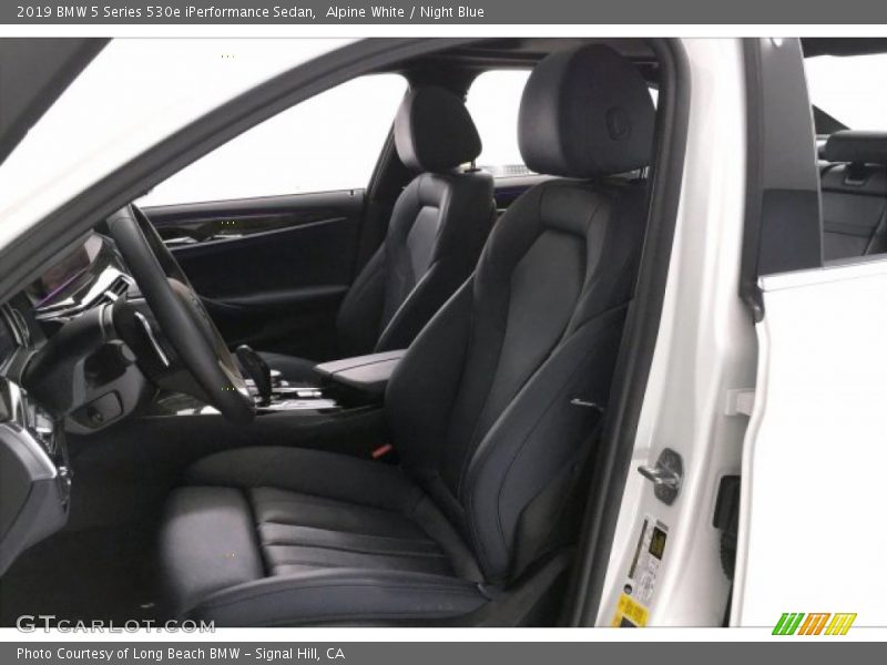 Alpine White / Night Blue 2019 BMW 5 Series 530e iPerformance Sedan