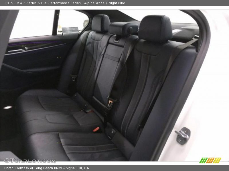 Alpine White / Night Blue 2019 BMW 5 Series 530e iPerformance Sedan