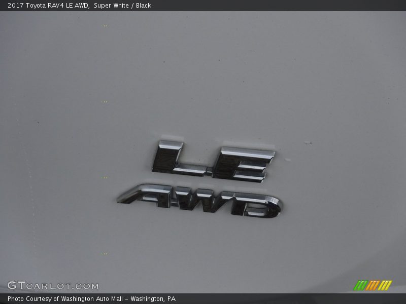 Super White / Black 2017 Toyota RAV4 LE AWD
