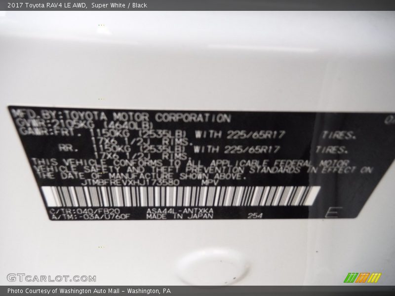 Super White / Black 2017 Toyota RAV4 LE AWD