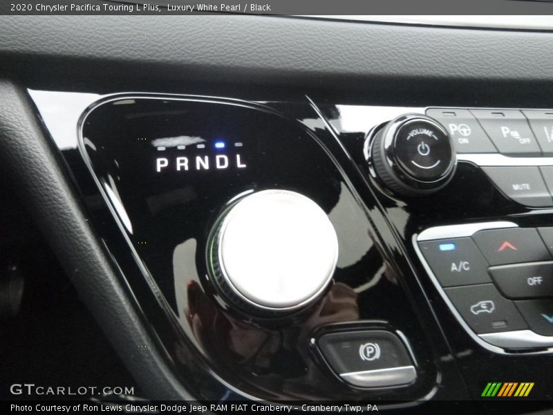  2020 Pacifica Touring L Plus 9 Speed Automatic Shifter