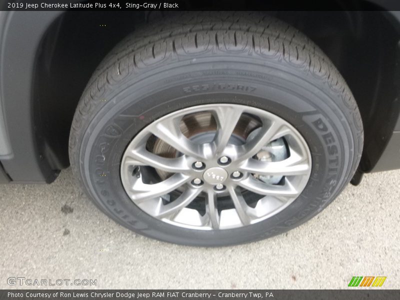 Sting-Gray / Black 2019 Jeep Cherokee Latitude Plus 4x4