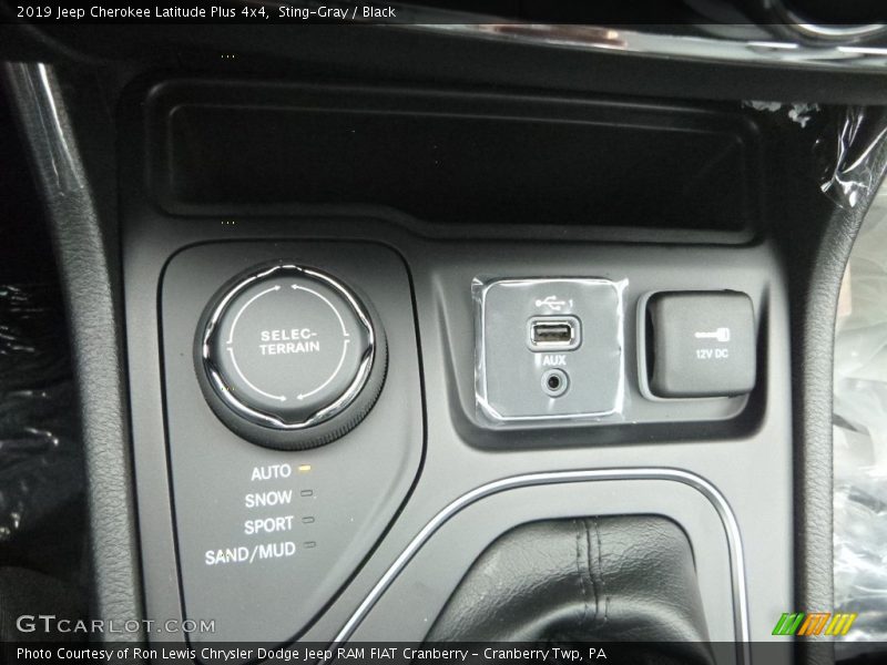 Sting-Gray / Black 2019 Jeep Cherokee Latitude Plus 4x4