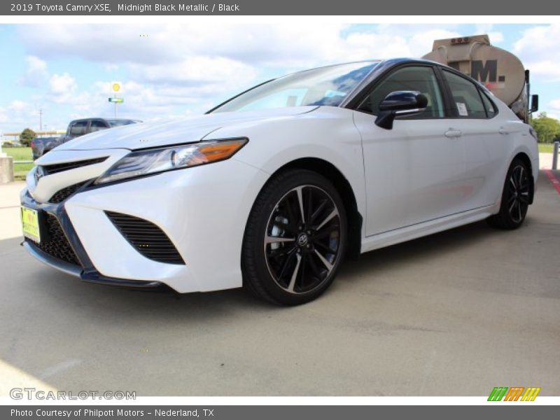 Midnight Black Metallic / Black 2019 Toyota Camry XSE