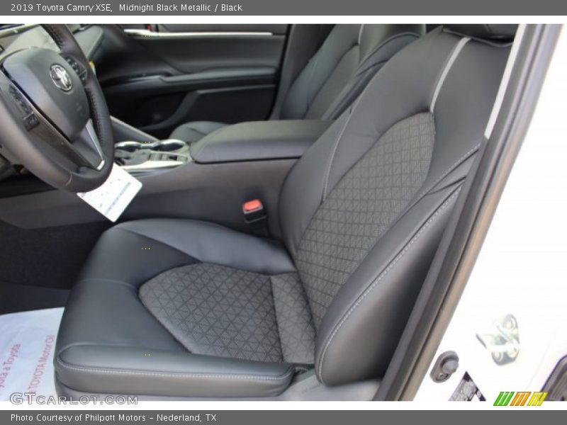 Midnight Black Metallic / Black 2019 Toyota Camry XSE