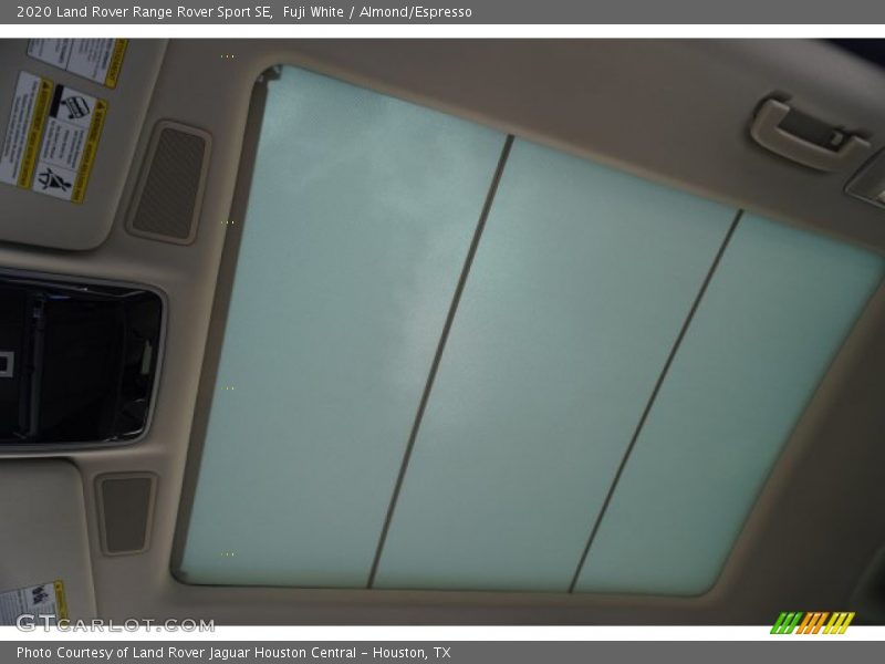Sunroof of 2020 Range Rover Sport SE