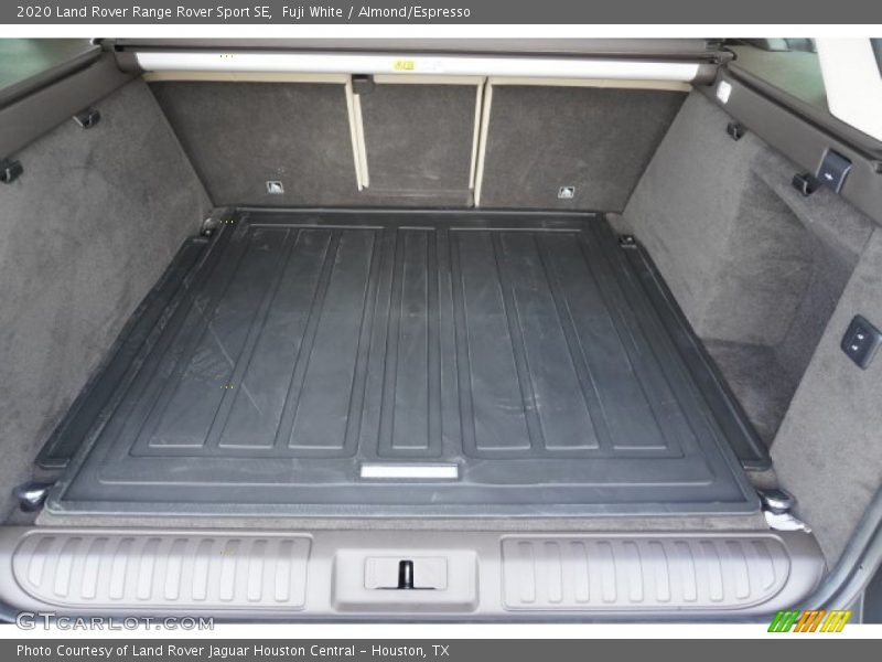  2020 Range Rover Sport SE Trunk