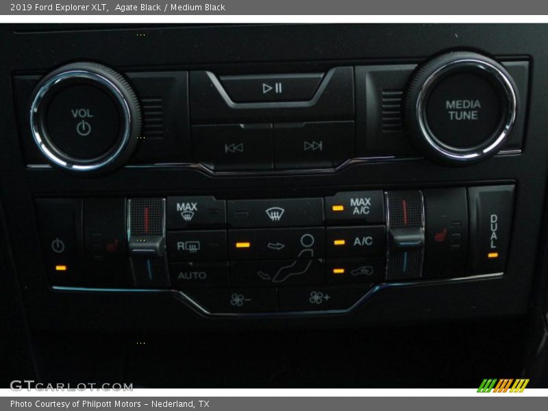 Agate Black / Medium Black 2019 Ford Explorer XLT