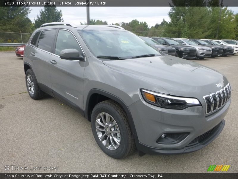 Front 3/4 View of 2020 Cherokee Latitude Plus 4x4