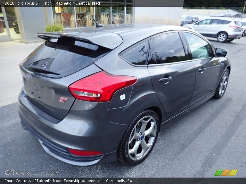 Magnetic / Charcoal Black 2018 Ford Focus ST Hatch