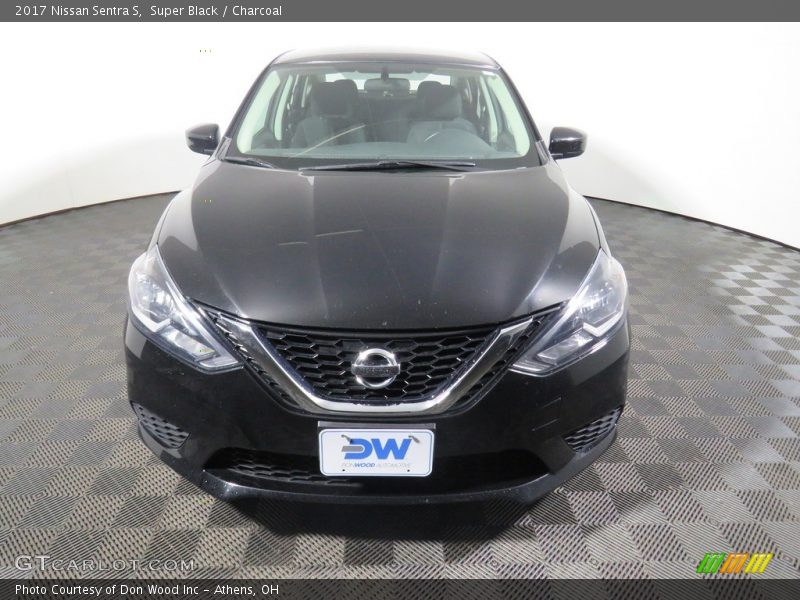 Super Black / Charcoal 2017 Nissan Sentra S