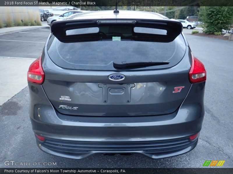 Magnetic / Charcoal Black 2018 Ford Focus ST Hatch