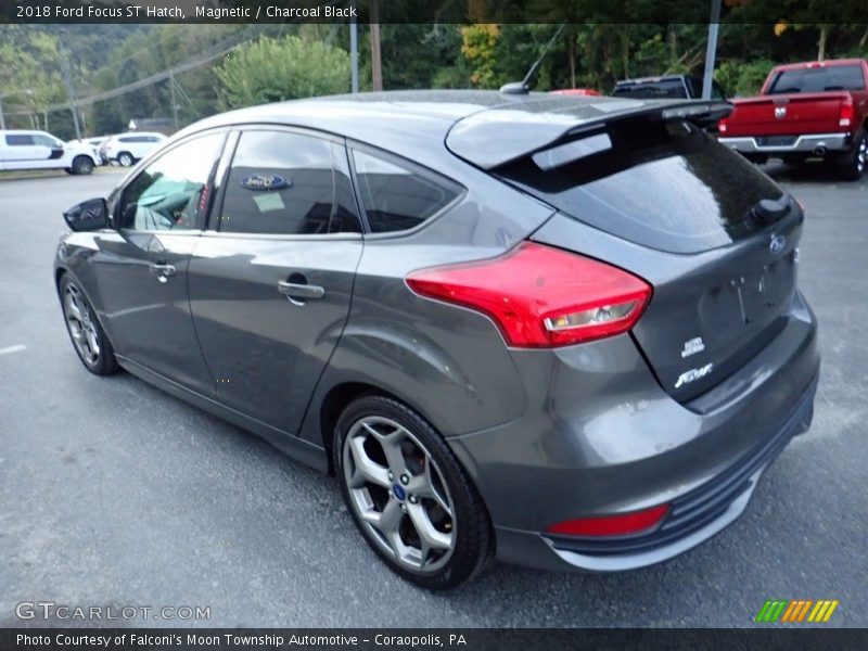 Magnetic / Charcoal Black 2018 Ford Focus ST Hatch