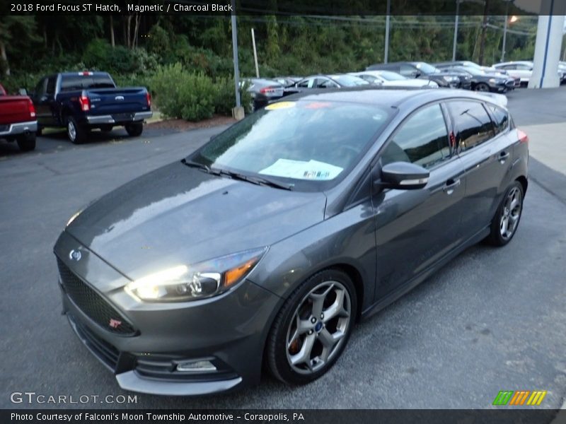 Magnetic / Charcoal Black 2018 Ford Focus ST Hatch