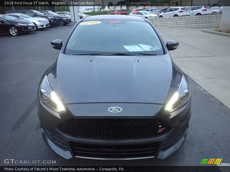 Magnetic / Charcoal Black 2018 Ford Focus ST Hatch