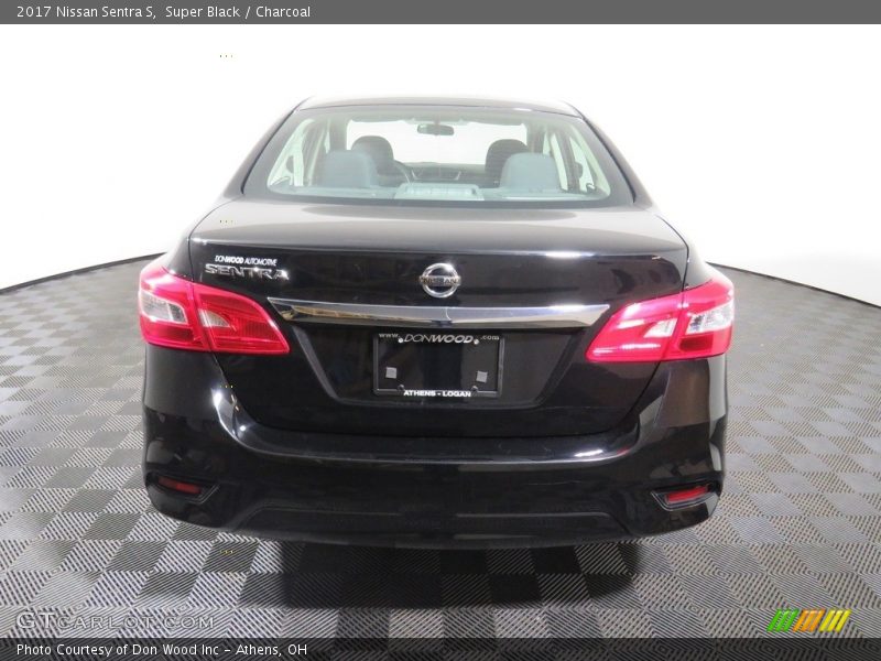 Super Black / Charcoal 2017 Nissan Sentra S