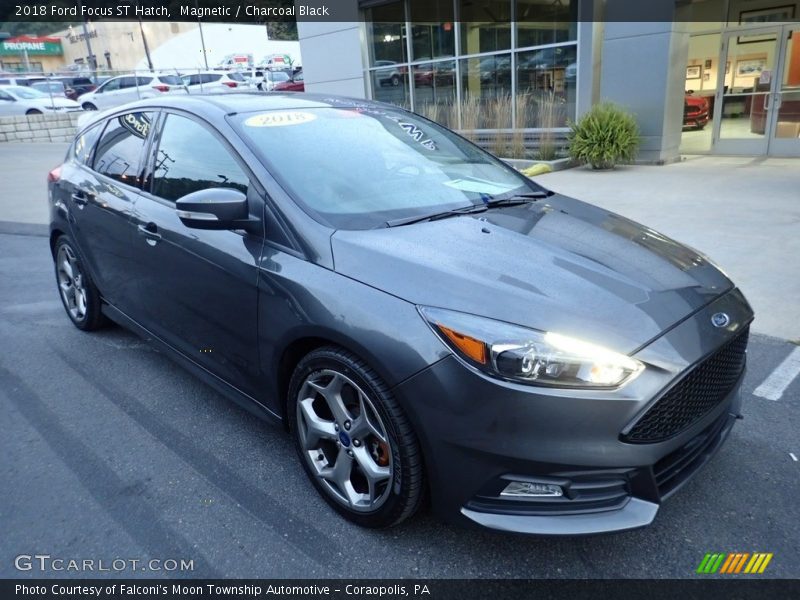 Magnetic / Charcoal Black 2018 Ford Focus ST Hatch