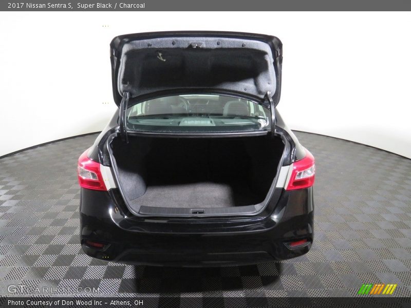 Super Black / Charcoal 2017 Nissan Sentra S