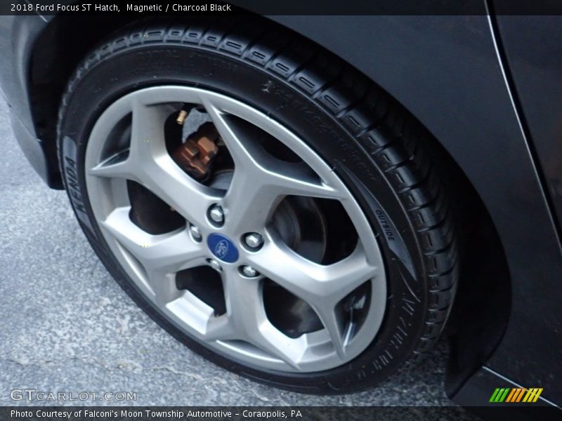 Magnetic / Charcoal Black 2018 Ford Focus ST Hatch