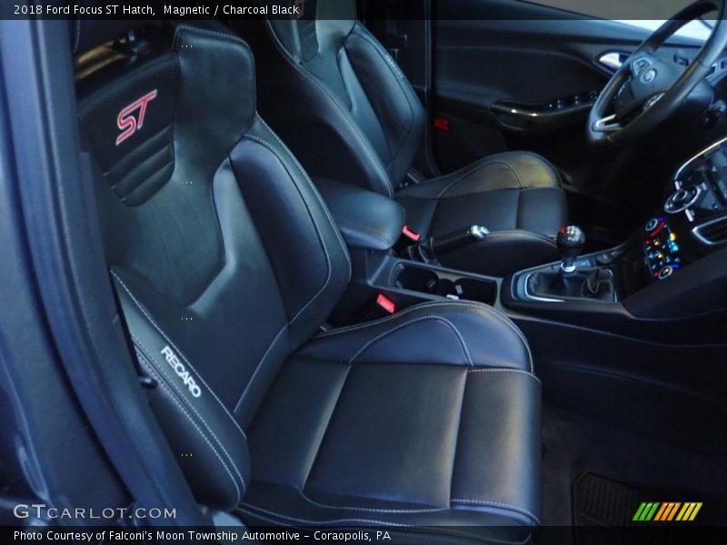 Magnetic / Charcoal Black 2018 Ford Focus ST Hatch