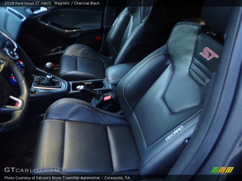Magnetic / Charcoal Black 2018 Ford Focus ST Hatch