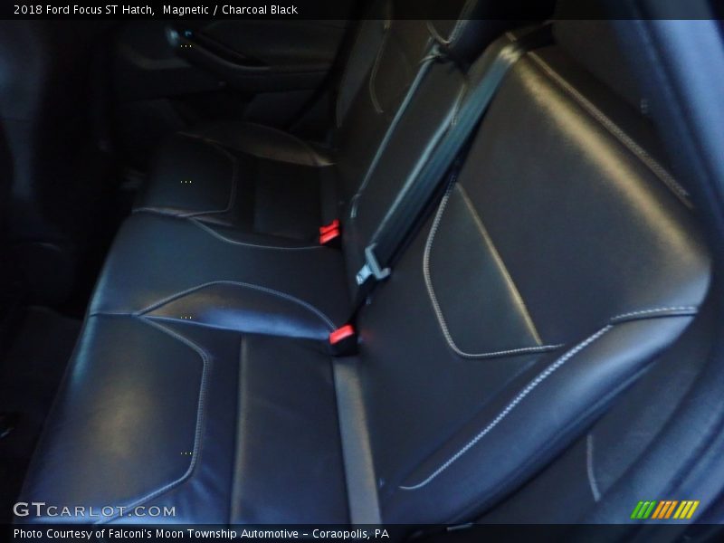 Magnetic / Charcoal Black 2018 Ford Focus ST Hatch