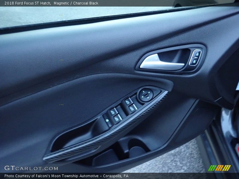 Magnetic / Charcoal Black 2018 Ford Focus ST Hatch