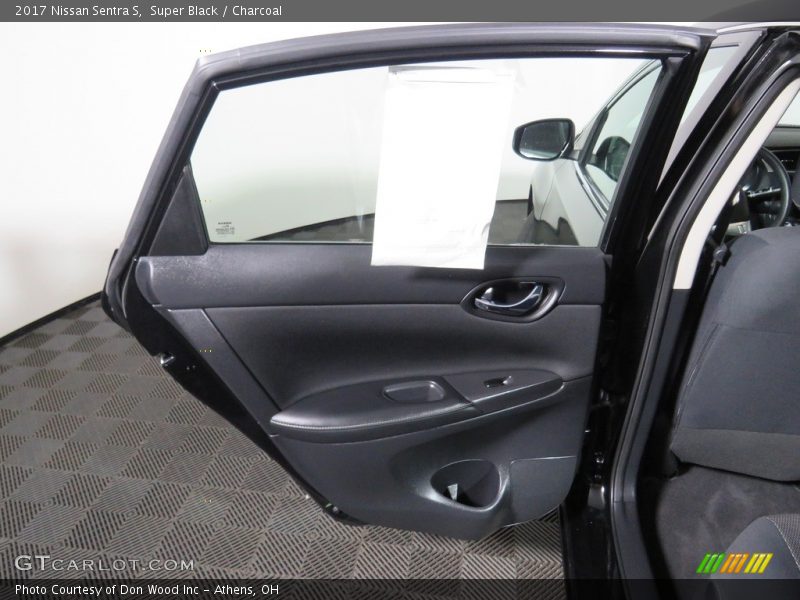 Super Black / Charcoal 2017 Nissan Sentra S