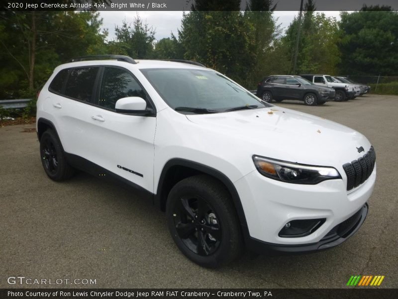 Front 3/4 View of 2020 Cherokee Altitude 4x4