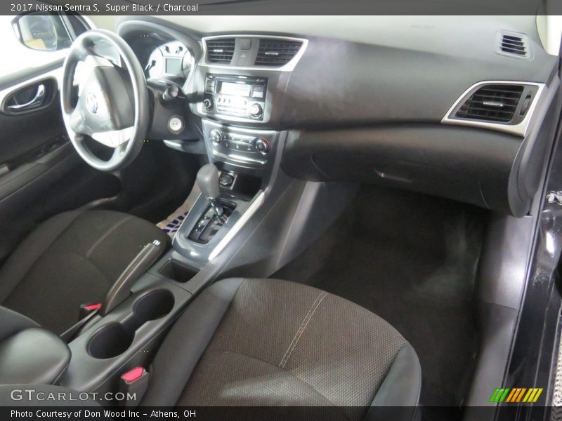 Super Black / Charcoal 2017 Nissan Sentra S