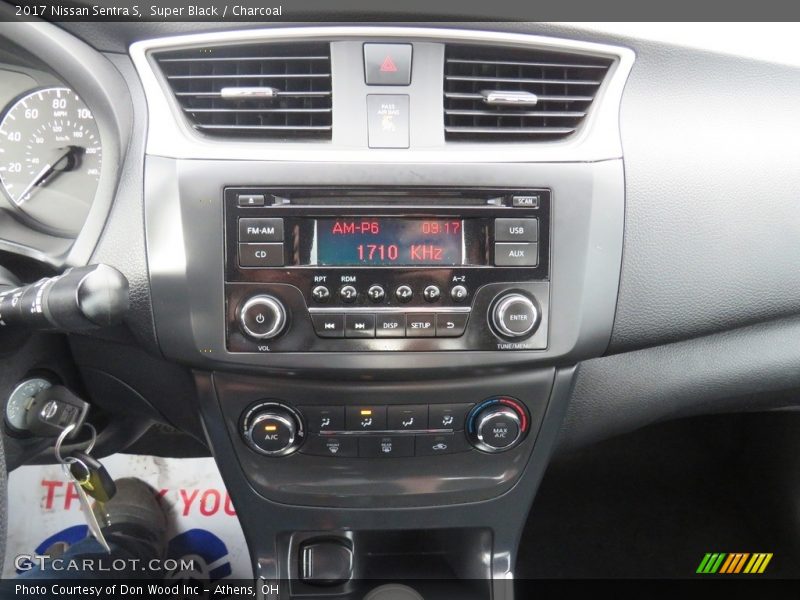 Super Black / Charcoal 2017 Nissan Sentra S