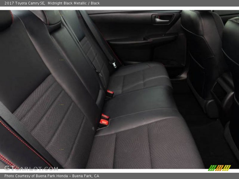 Midnight Black Metallic / Black 2017 Toyota Camry SE